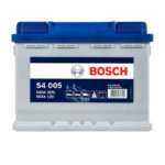 Аккумулятор Bosch S4 005 60Ah 540A L+ вид спереди